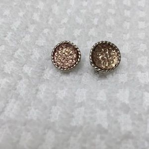 Lilac stud earrings